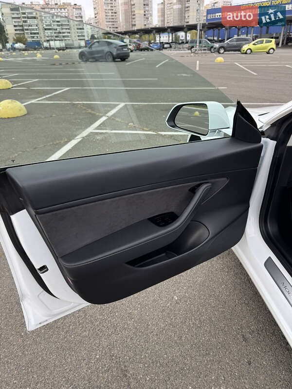 Седан Tesla Model 3 2020 в Києві