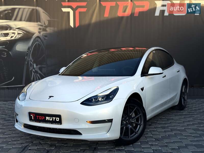 Седан Tesla Model 3 2023 в Львове