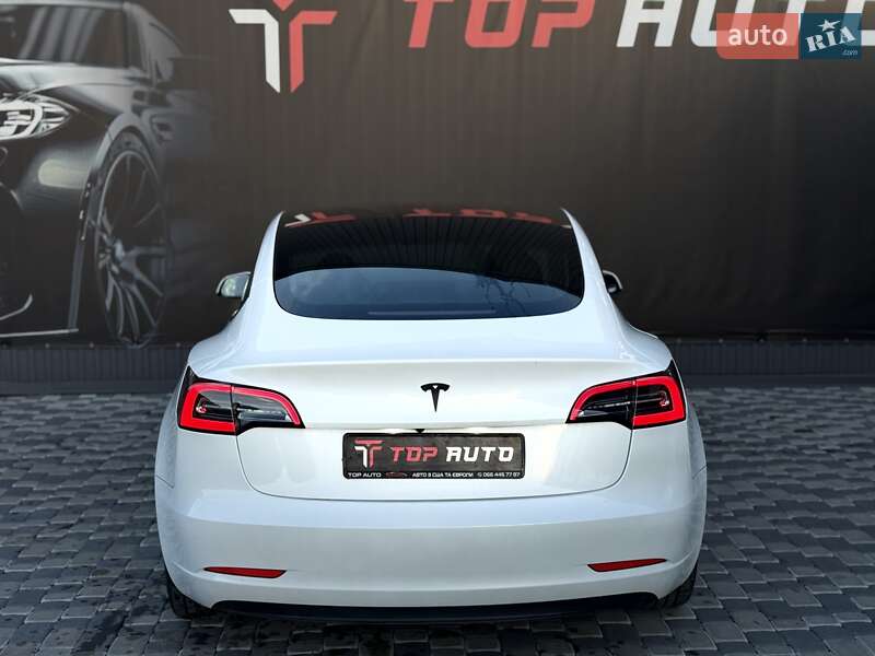 Седан Tesla Model 3 2023 в Львове