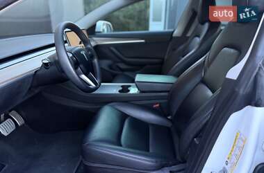 Седан Tesla Model 3 2023 в 