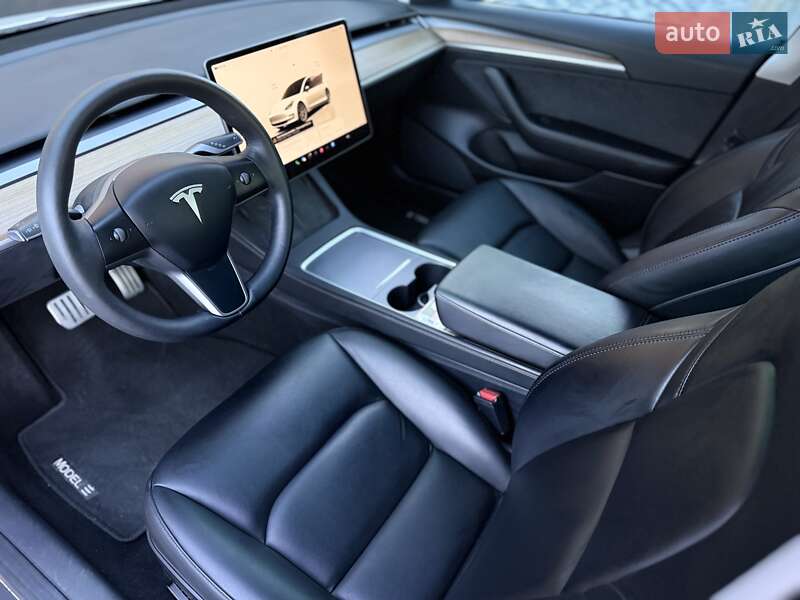 Седан Tesla Model 3 2023 в Львове
