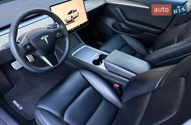 Седан Tesla Model 3 2023 в 