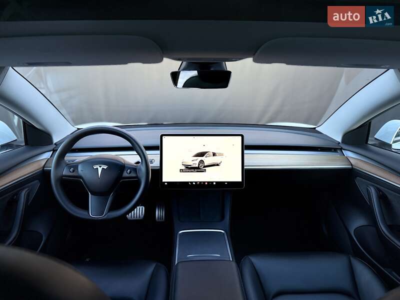Седан Tesla Model 3 2023 в Львове