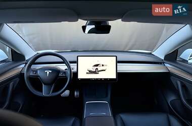 Седан Tesla Model 3 2023 в 