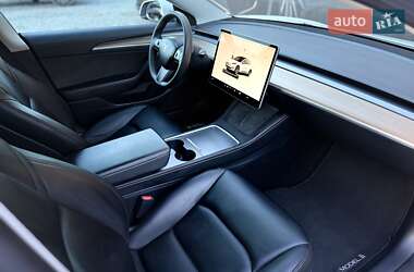 Седан Tesla Model 3 2023 в 