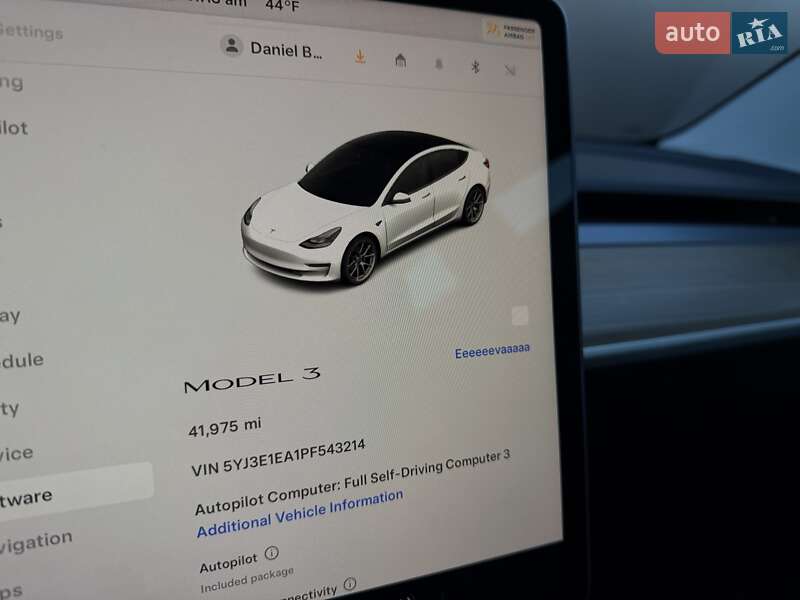 Седан Tesla Model 3 2023 в Львове