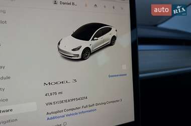 Седан Tesla Model 3 2023 в 