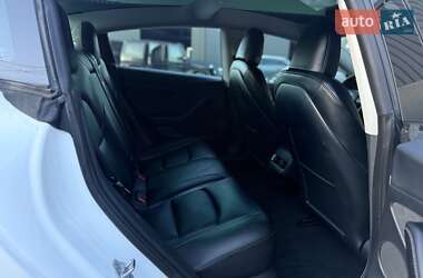 Седан Tesla Model 3 2023 в 