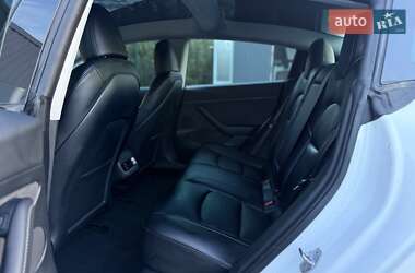 Седан Tesla Model 3 2023 в 