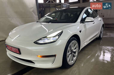 Седан Tesla Model 3 2023 в 
