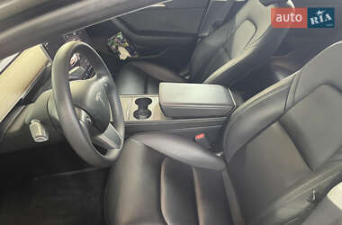Седан Tesla Model 3 2023 в 