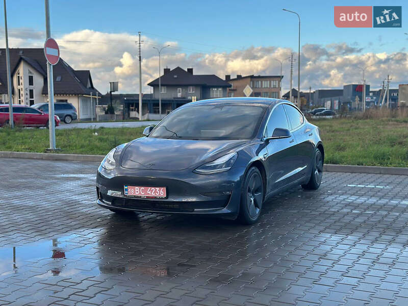 Tesla Model 3 2020