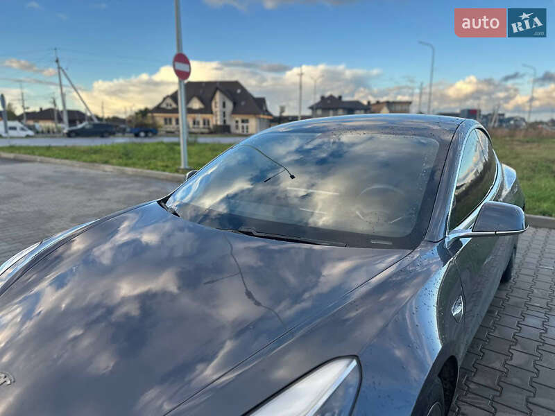 Седан Tesla Model 3 2020 в Луцьку