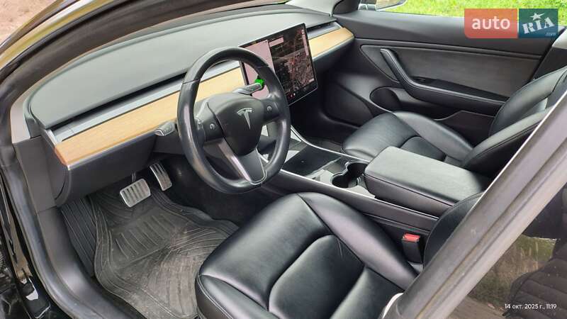 Седан Tesla Model 3 2019 в Киеве
