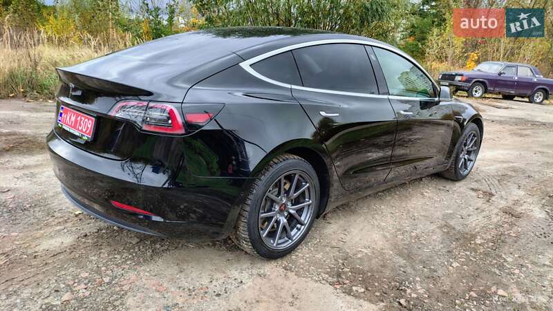 Седан Tesla Model 3 2019 в Киеве