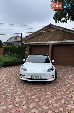 Седан Tesla Model 3 2021 в 