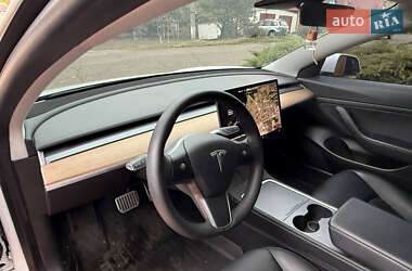 Седан Tesla Model 3 2021 в 