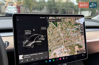 Седан Tesla Model 3 2021 в 