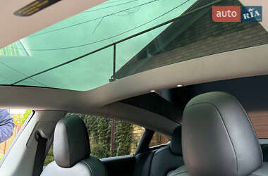 Седан Tesla Model 3 2021 в 