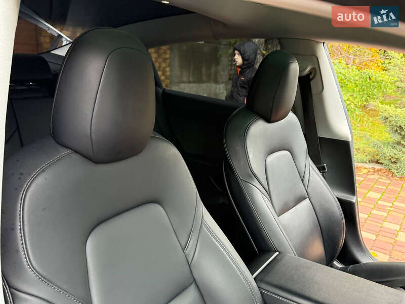 Седан Tesla Model 3 2021 в Одесі