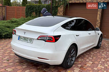 Седан Tesla Model 3 2021 в 