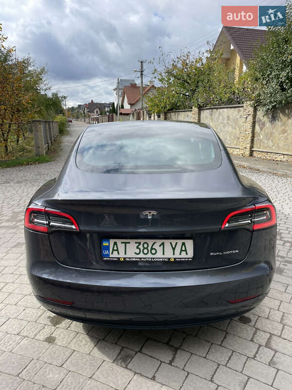 Седан Tesla Model 3 2022 в Івано-Франківську