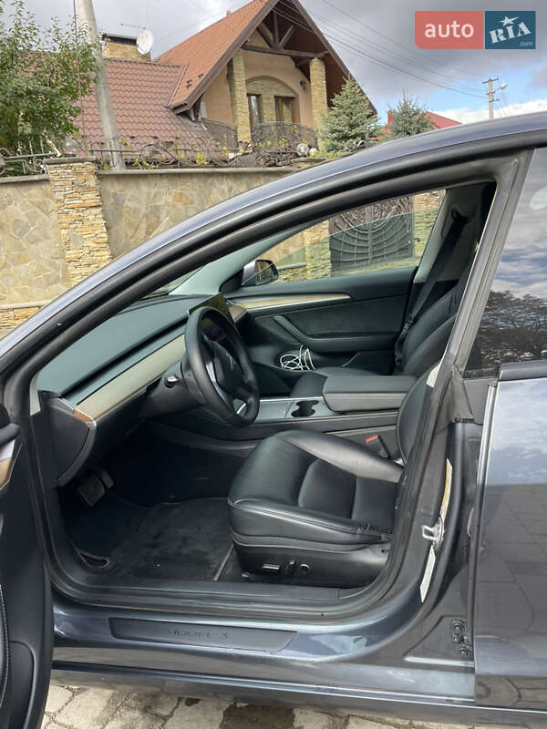 Седан Tesla Model 3 2022 в Івано-Франківську