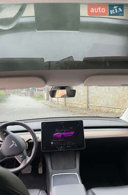 Седан Tesla Model 3 2022 в 