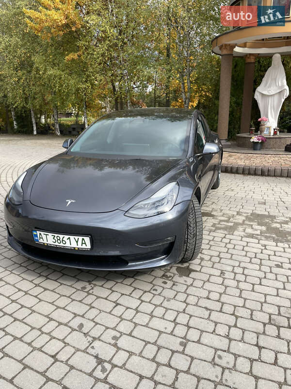 Седан Tesla Model 3 2022 в Івано-Франківську