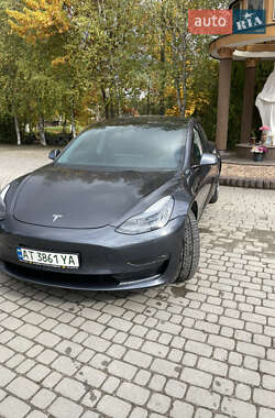 Седан Tesla Model 3 2022 в 