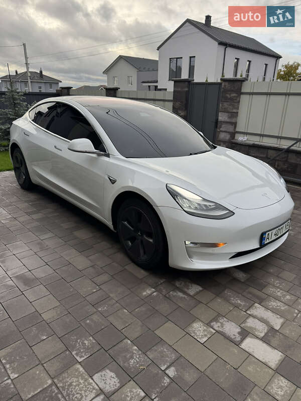 Седан Tesla Model 3 2018 в Києві