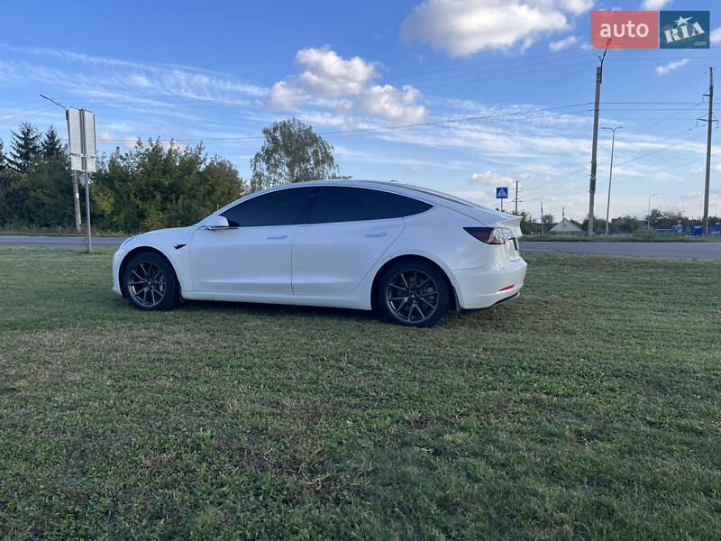 Седан Tesla Model 3 2020 в Нововолынске