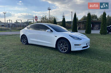 Седан Tesla Model 3 2020 в Нововолинську