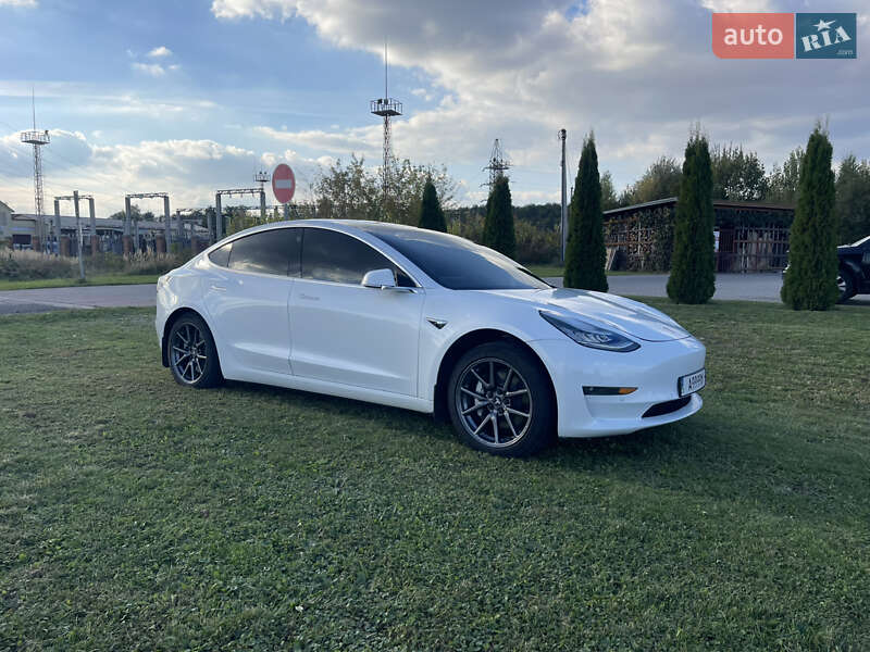 Седан Tesla Model 3 2020 в Нововолынске