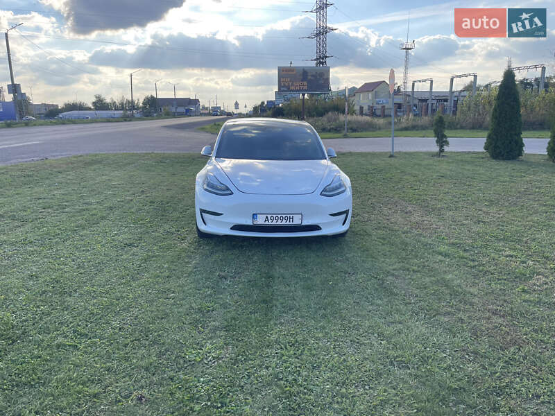 Седан Tesla Model 3 2020 в Нововолынске