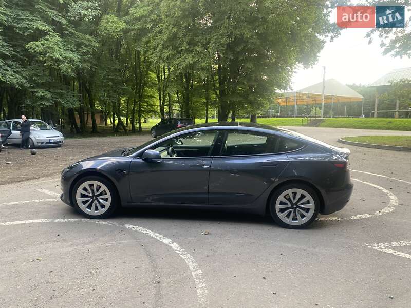 Седан Tesla Model 3 2022 в Львове