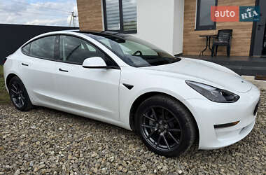 Седан Tesla Model 3 2023 в 