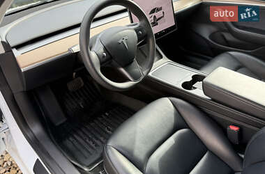 Седан Tesla Model 3 2023 в 