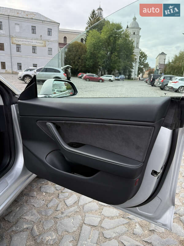Седан Tesla Model 3 2018 в Луцке