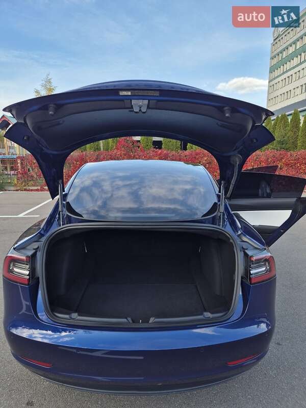 Седан Tesla Model 3 2019 в Киеве