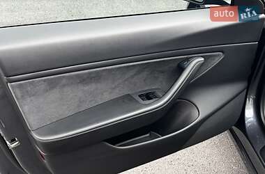 Седан Tesla Model 3 2021 в Виннице