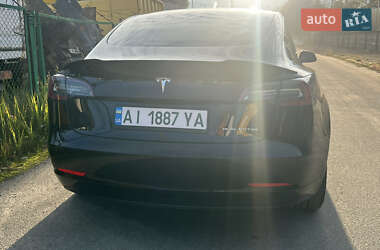 Седан Tesla Model 3 2022 в 