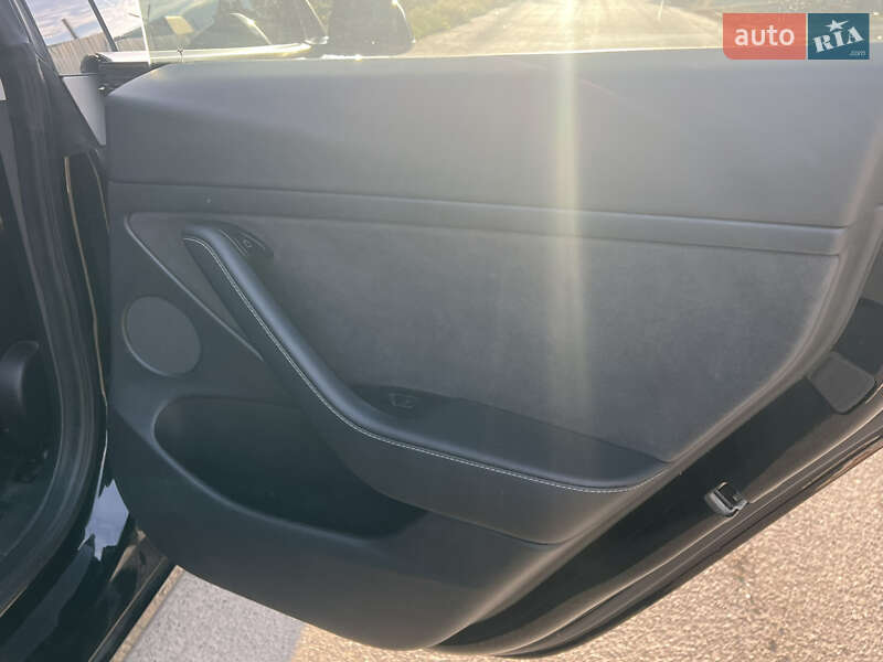 Седан Tesla Model 3 2022 в Києві