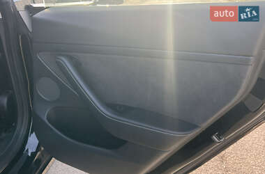 Седан Tesla Model 3 2022 в 