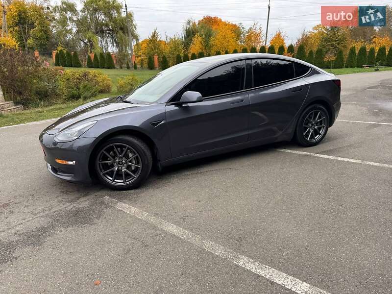 Седан Tesla Model 3 2023 в Киеве