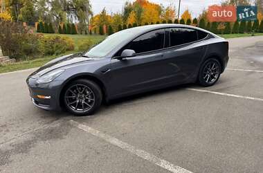 Седан Tesla Model 3 2023 в 