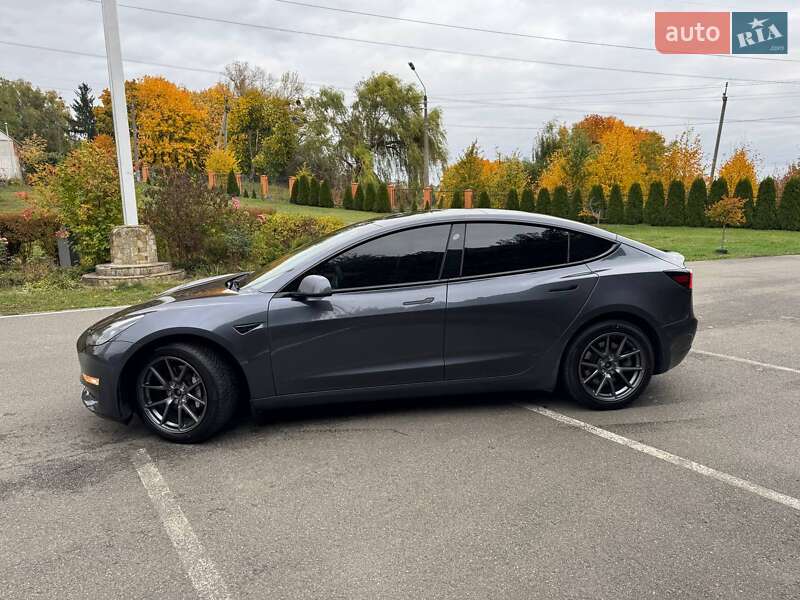 Седан Tesla Model 3 2023 в Киеве