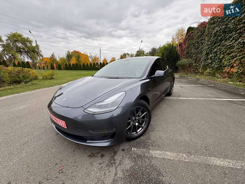 Седан Tesla Model 3 2023 в Киеве