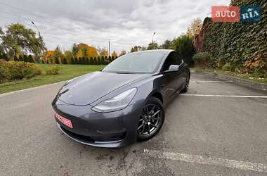 Седан Tesla Model 3 2023 в 