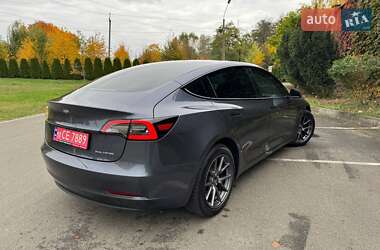 Седан Tesla Model 3 2023 в 
